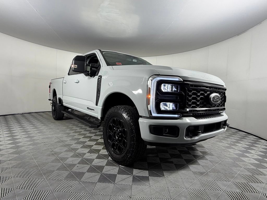 Used 2025 Ford F350 Lariat w/ Black Appearance Package AWD/4WD video 2