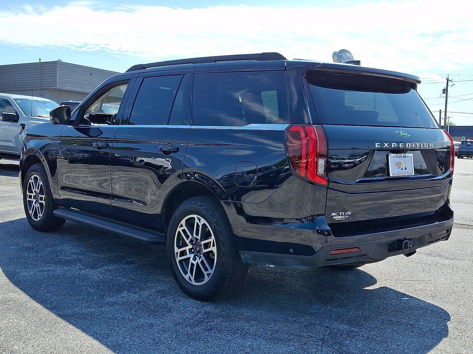 Certified 2025 Ford Expedition Active AWD/4WD image 5