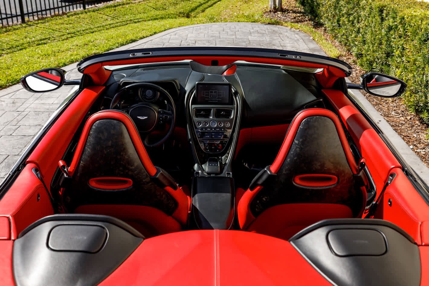 Used 2019 Aston Martin DB11 Volante image 57