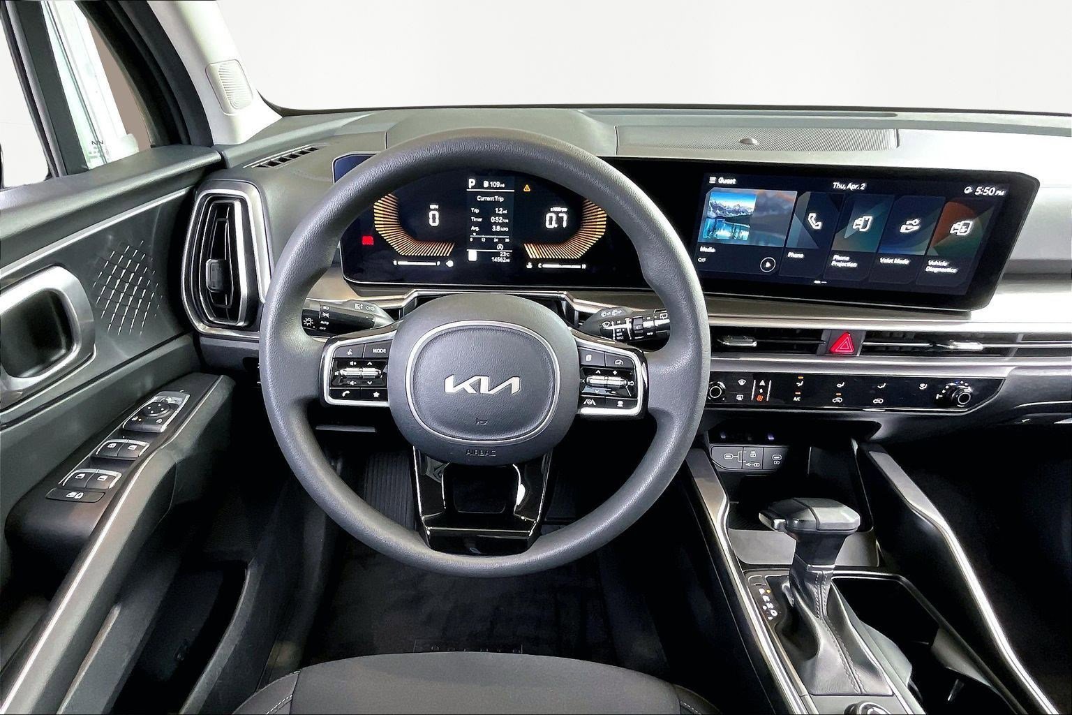 Used 2025 Kia Sorento LX image 8