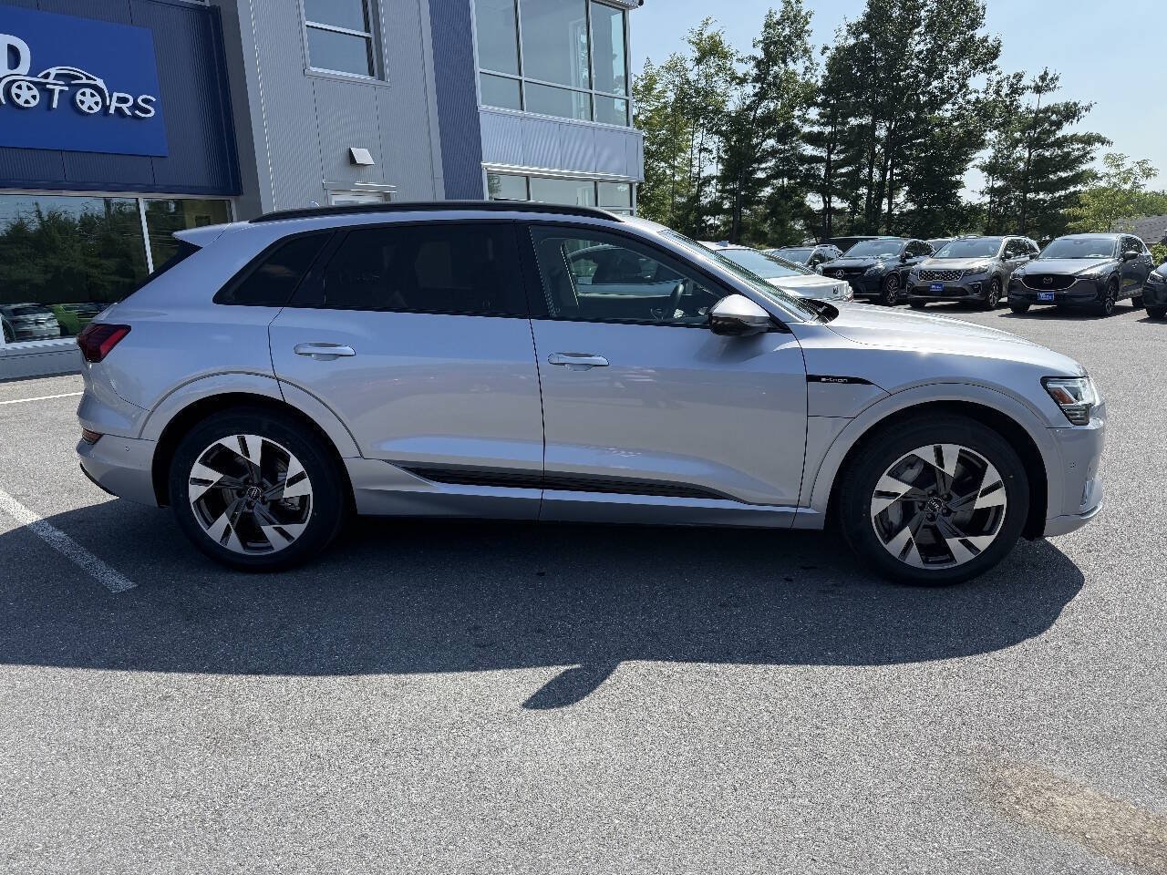 Used 2021 Audi e-tron Premium w/ Convenience Plus Package AWD/4WD image 5