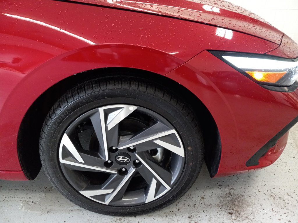 Used 2025 Hyundai Elantra Limited FWD image 3