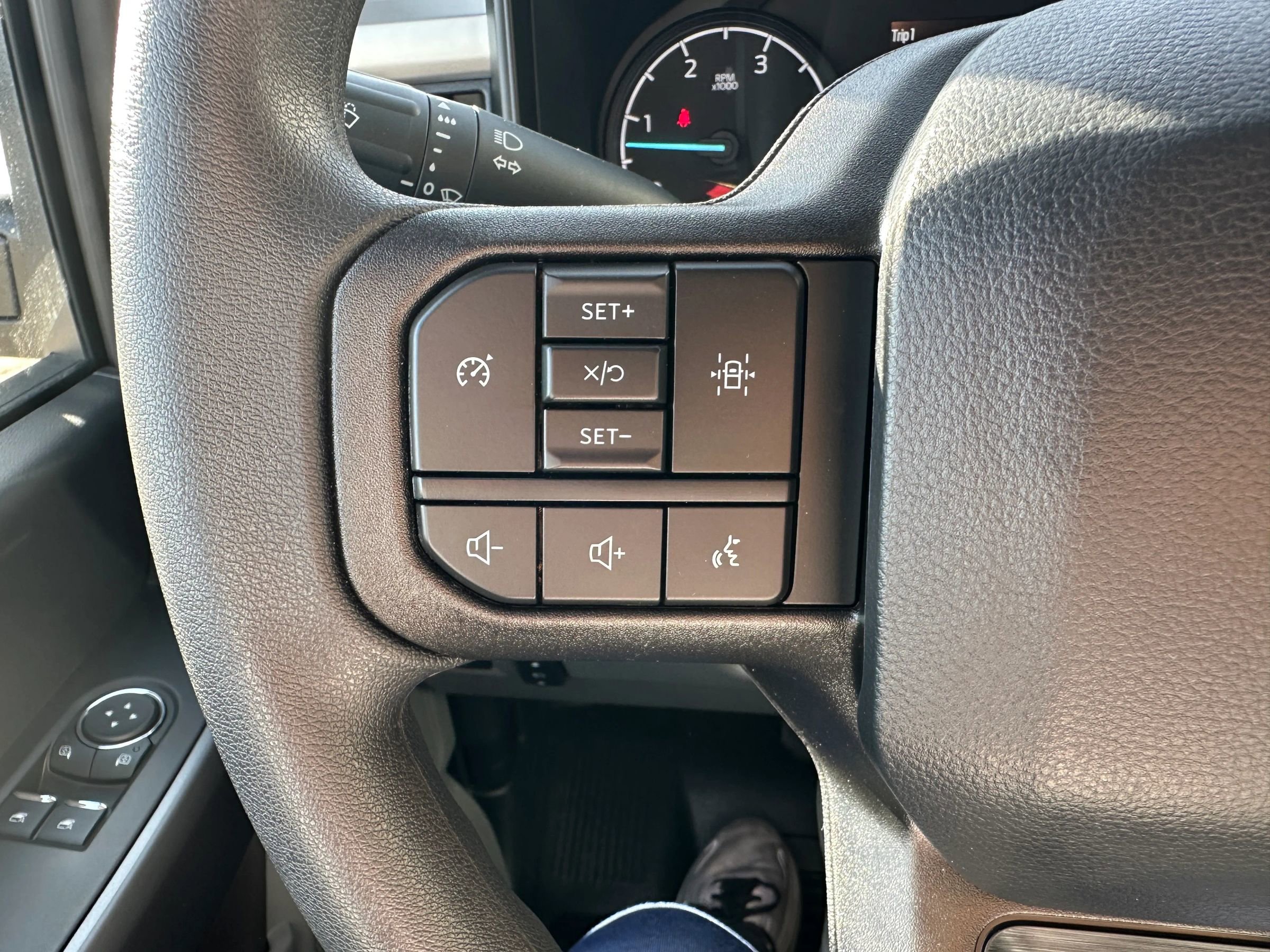 Used 2025 Ford F350 XLT w/ XLT Value Package image 17