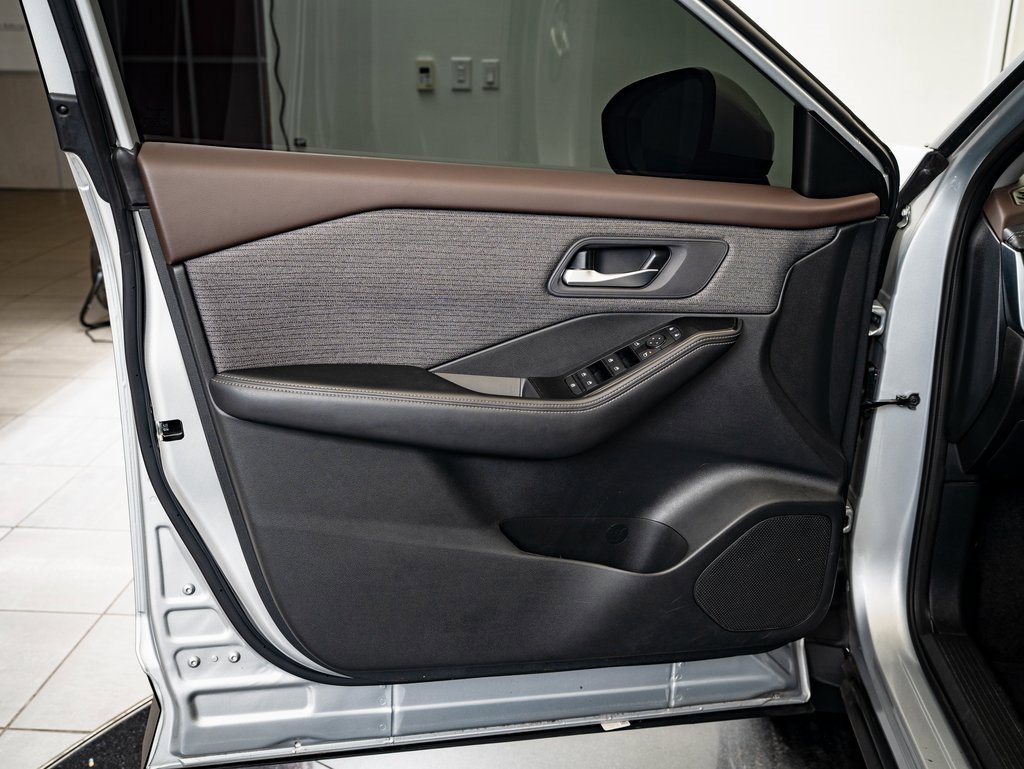 Used 2023 Nissan Rogue SV image 21