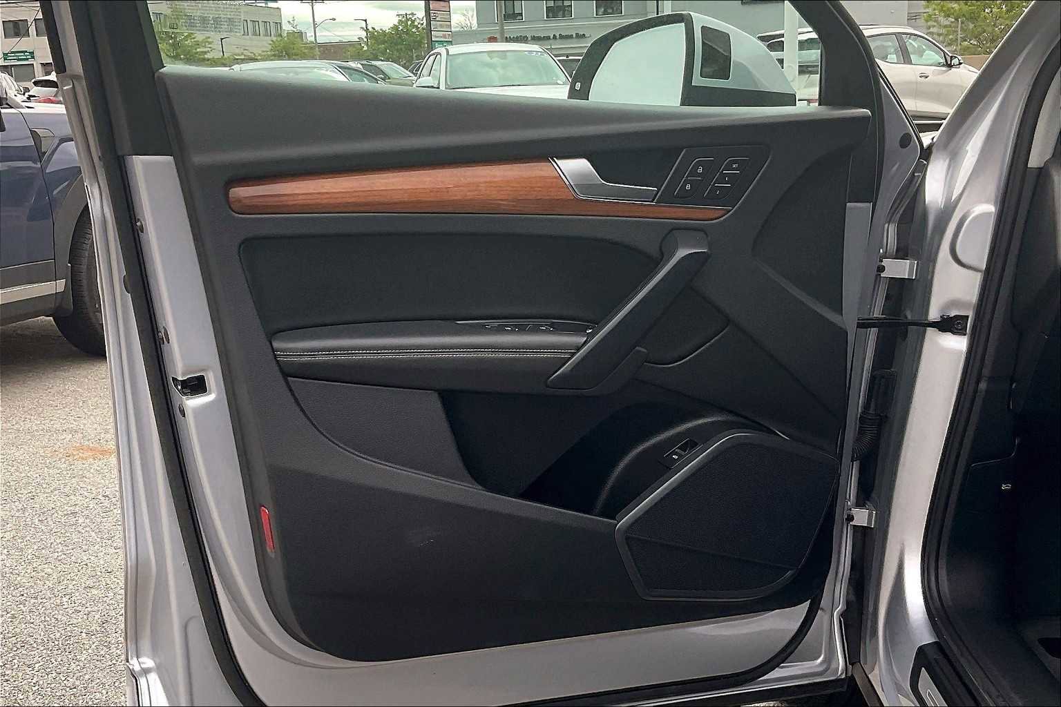 Used 2022 Audi Q5 2.0T Premium Plus w/ Premium Plus Package image 9