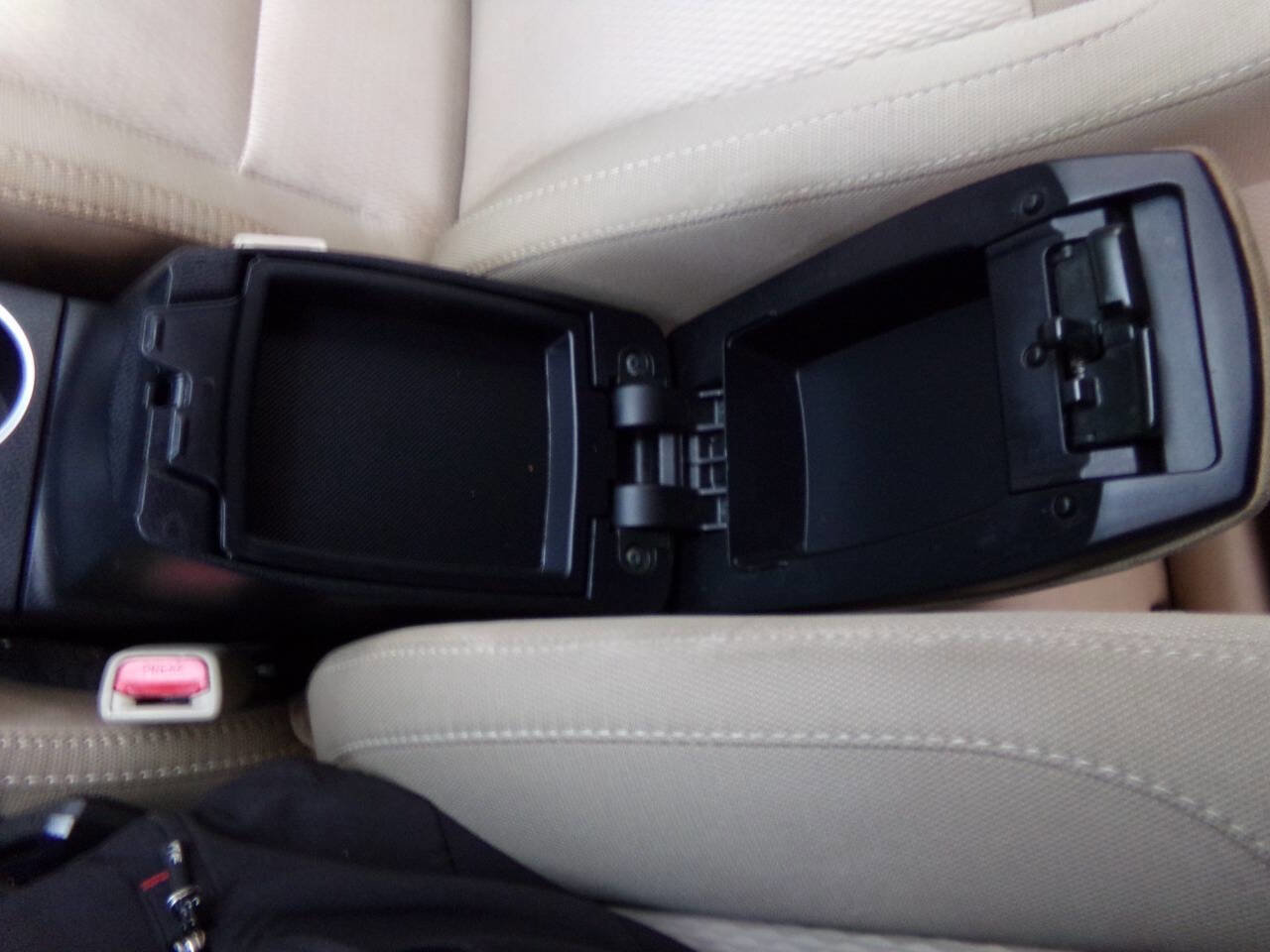 Used 2015 Toyota Corolla LE FWD image 25