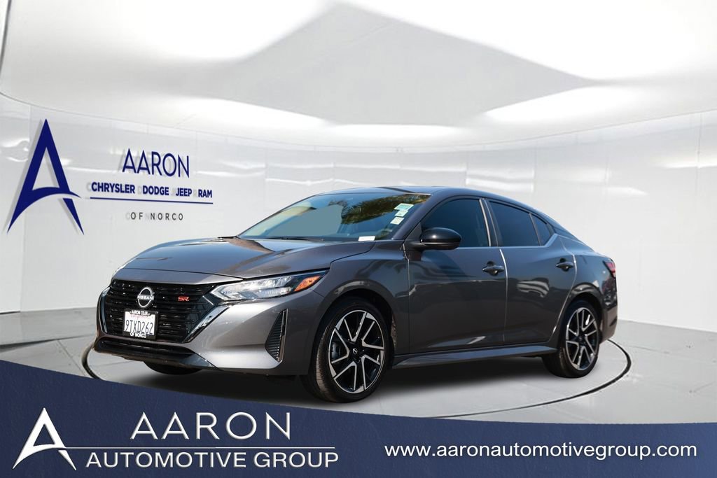 Used 2025 Nissan Sentra SR w/ SR Premium Package FWD image 1