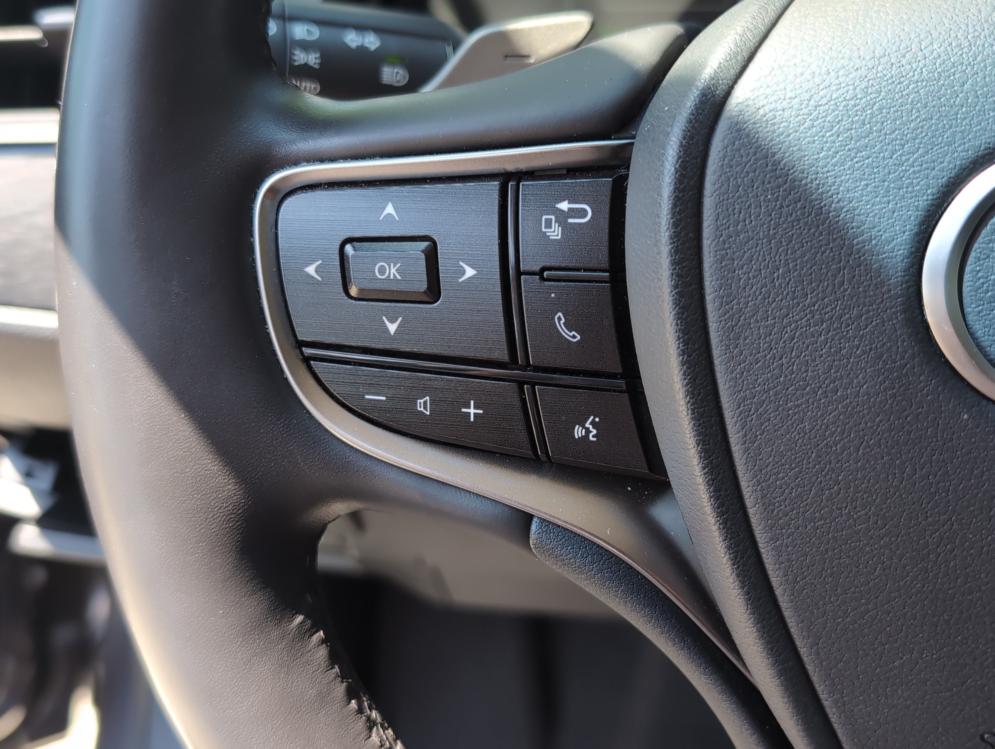 Used 2023 Lexus ES 350 w/ Premium Package FWD image 19