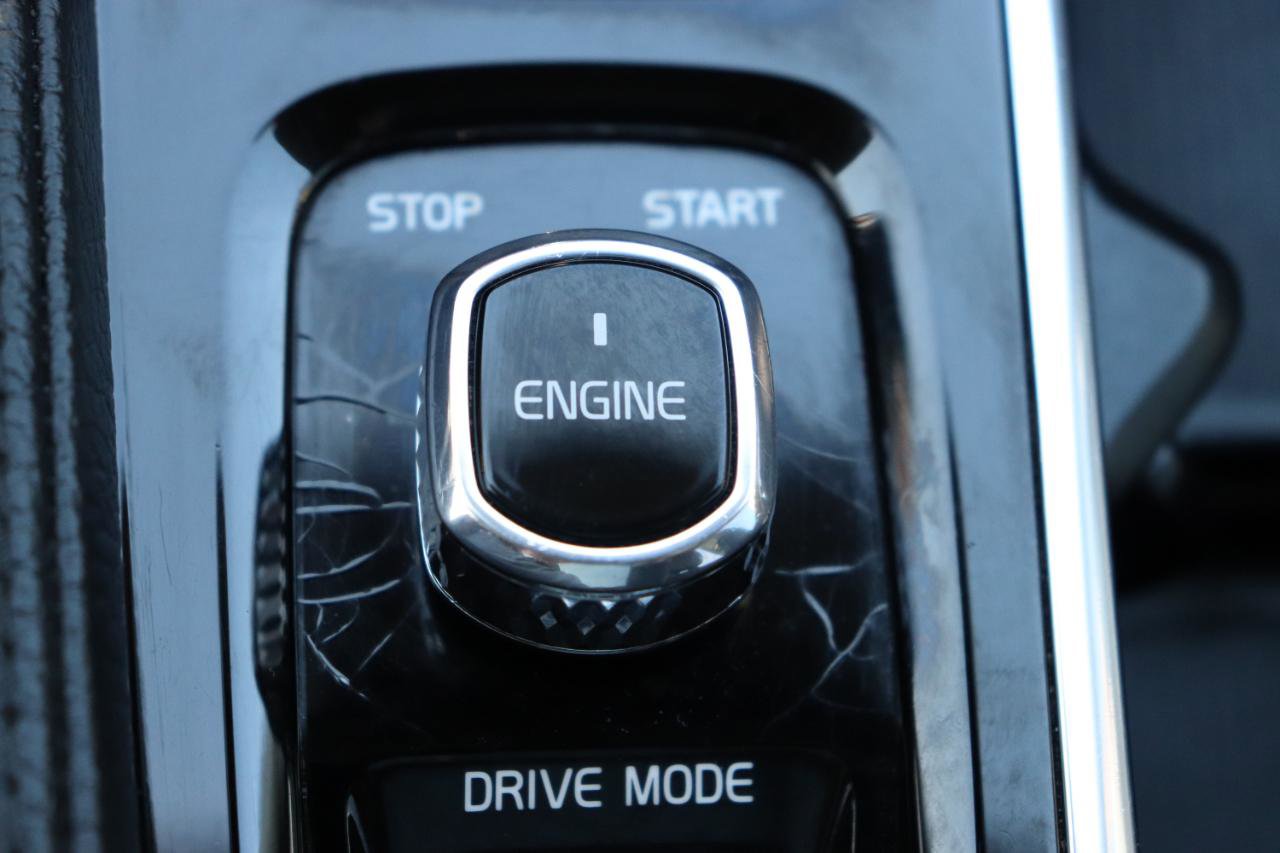 Used 2016 Volvo XC90 T6 Momentum image 44