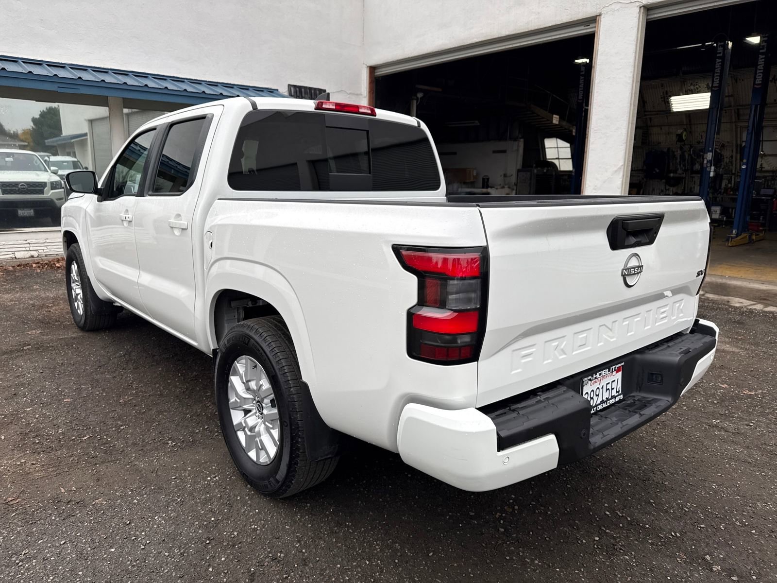 Used 2023 Nissan Frontier SV w/ SV Convenience Package image 3