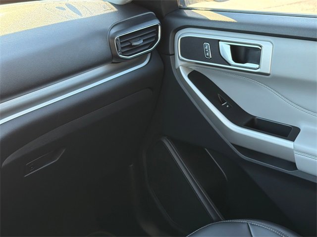 Used 2022 Ford Explorer XLT w/ Equipment Group 202A image 15