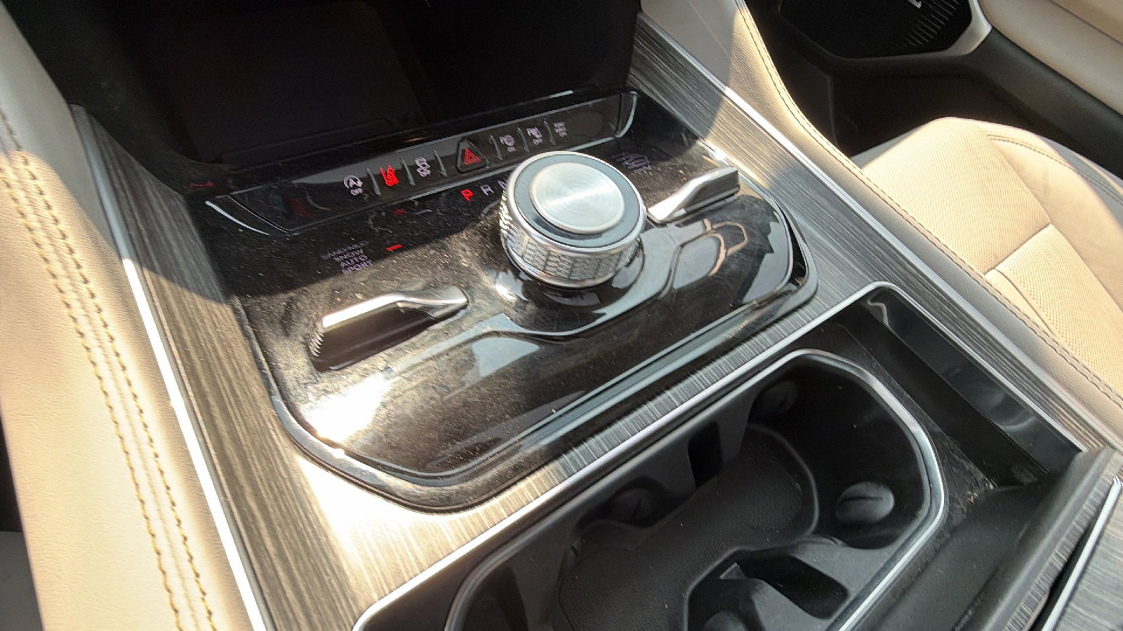 Used 2024 Jeep Wagoneer L Series III w/ Premium Group I image 31