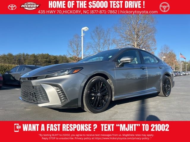 Used 2025 Toyota Camry SE image 1
