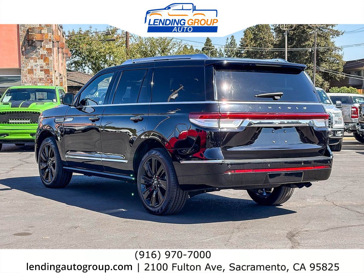 Used 2023 Lincoln Navigator Reserve AWD/4WD image 2