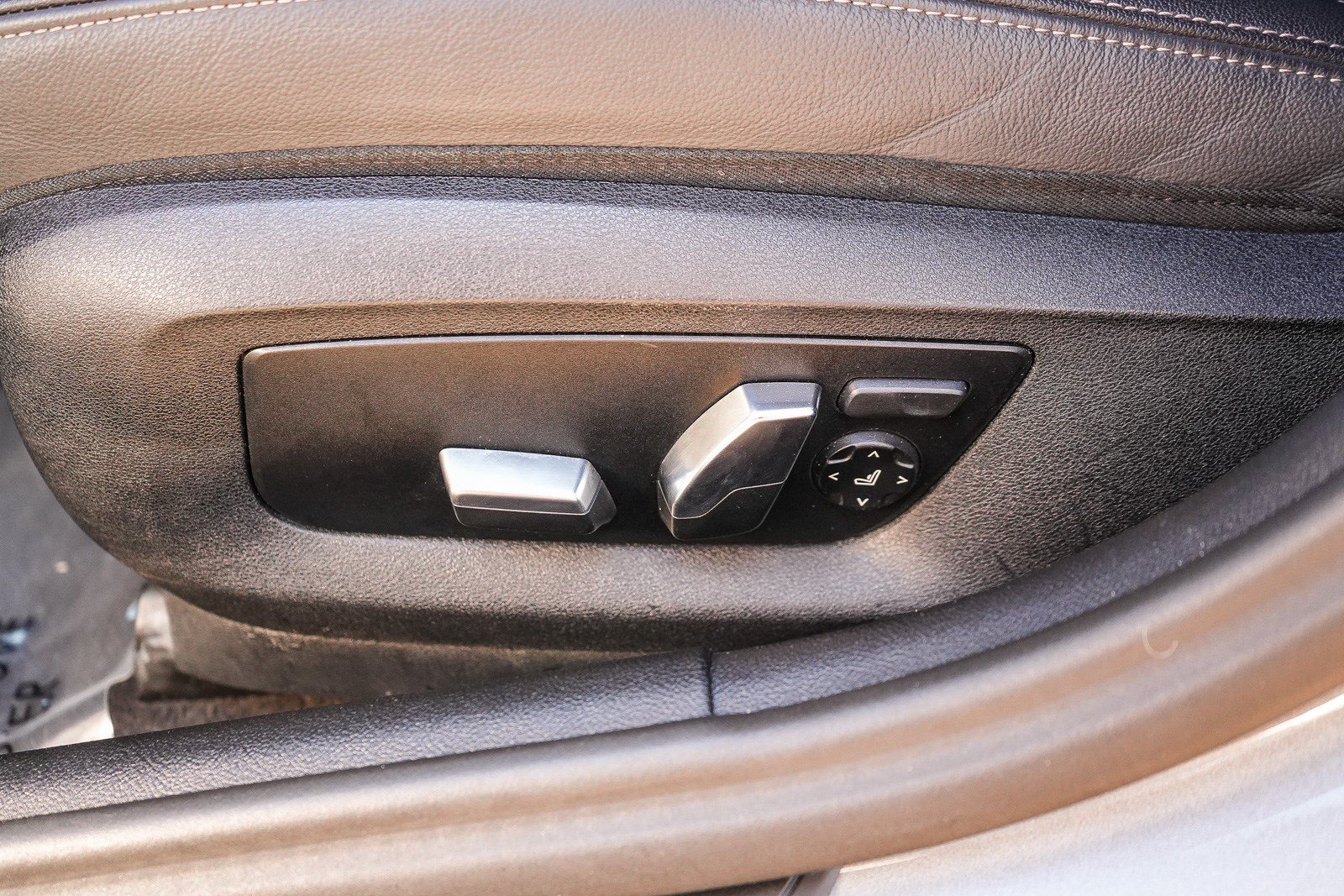 Used 2023 BMW 540i w/ M Sport Package RWD image 21