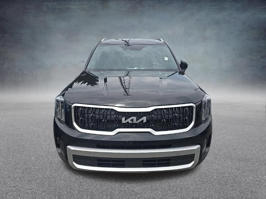Used 2024 Kia Telluride EX w/ EX Captain's Chair Package AWD/4WD image 3