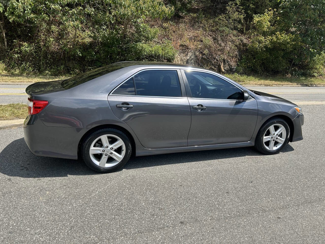 Used 2013 Toyota Camry SE image 10