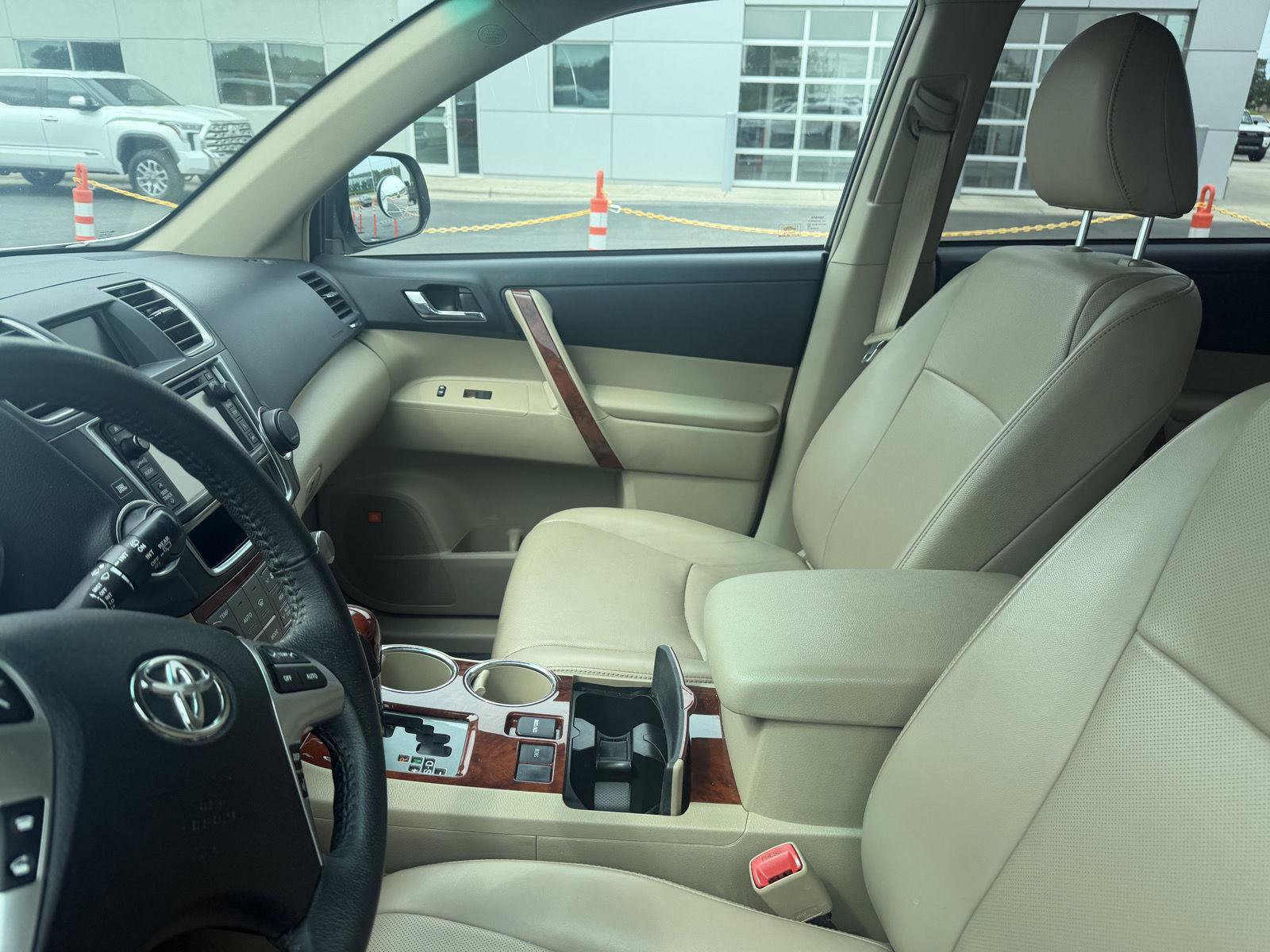 Used 2013 Toyota Highlander Limited FWD image 9