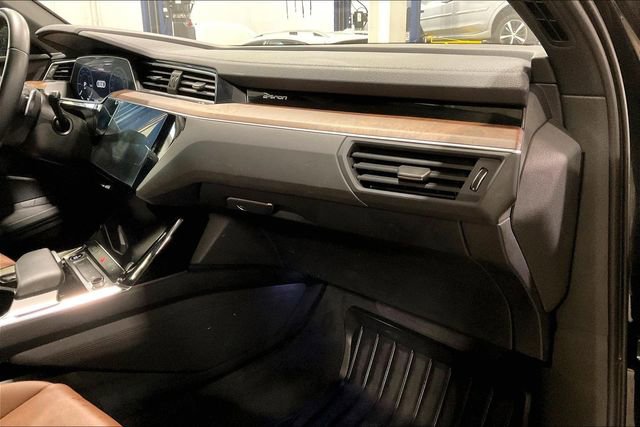 Used 2023 Audi e-tron Premium w/ Convenience Plus Package image 16