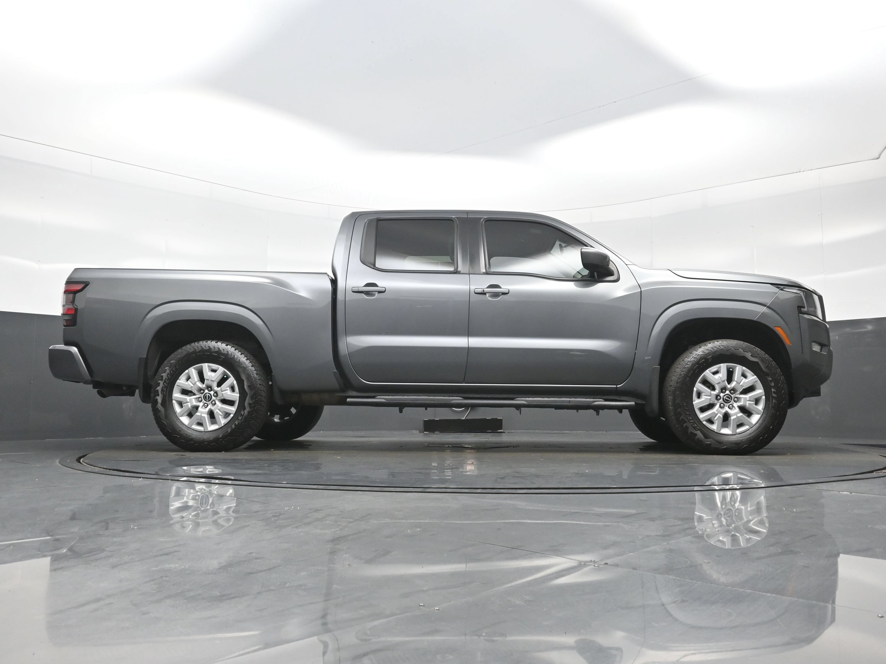 Used 2024 Nissan Frontier SV w/ Technology Package RWD image 32