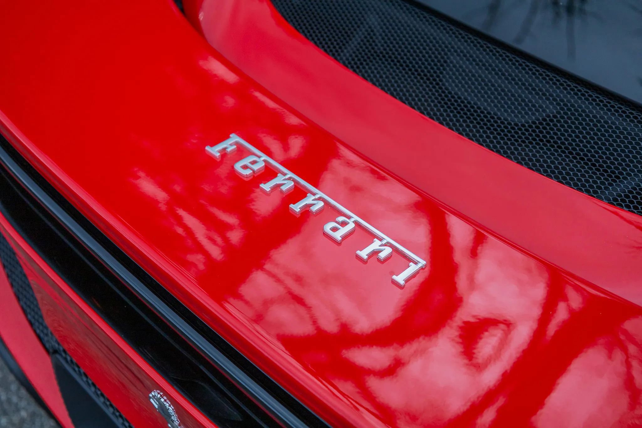 Used 2025 Ferrari 296 GTB RWD image 32