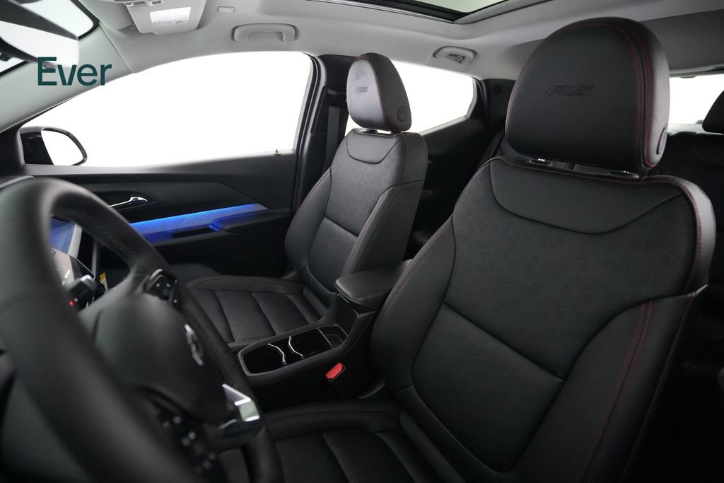 Used 2027 Chevrolet Bolt RS w/ Technology Package FWD image 4