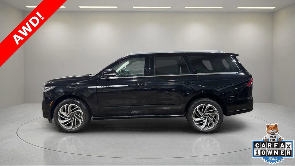 Used 2025 Lincoln Navigator Reserve image 16