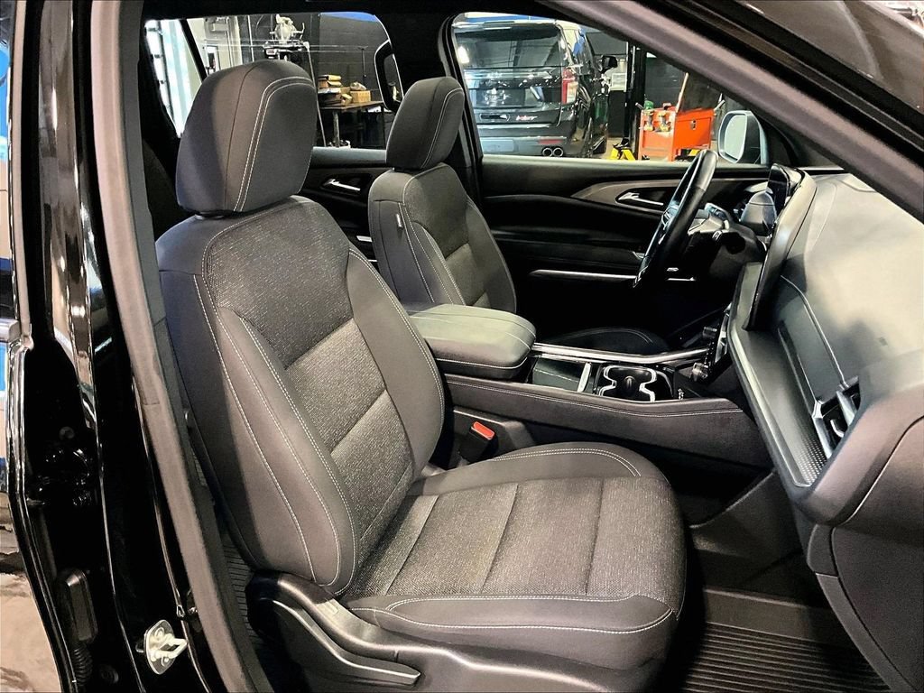 Used 2024 Chevrolet Traverse LT w/ Midnight/Sport Edition FWD image 11