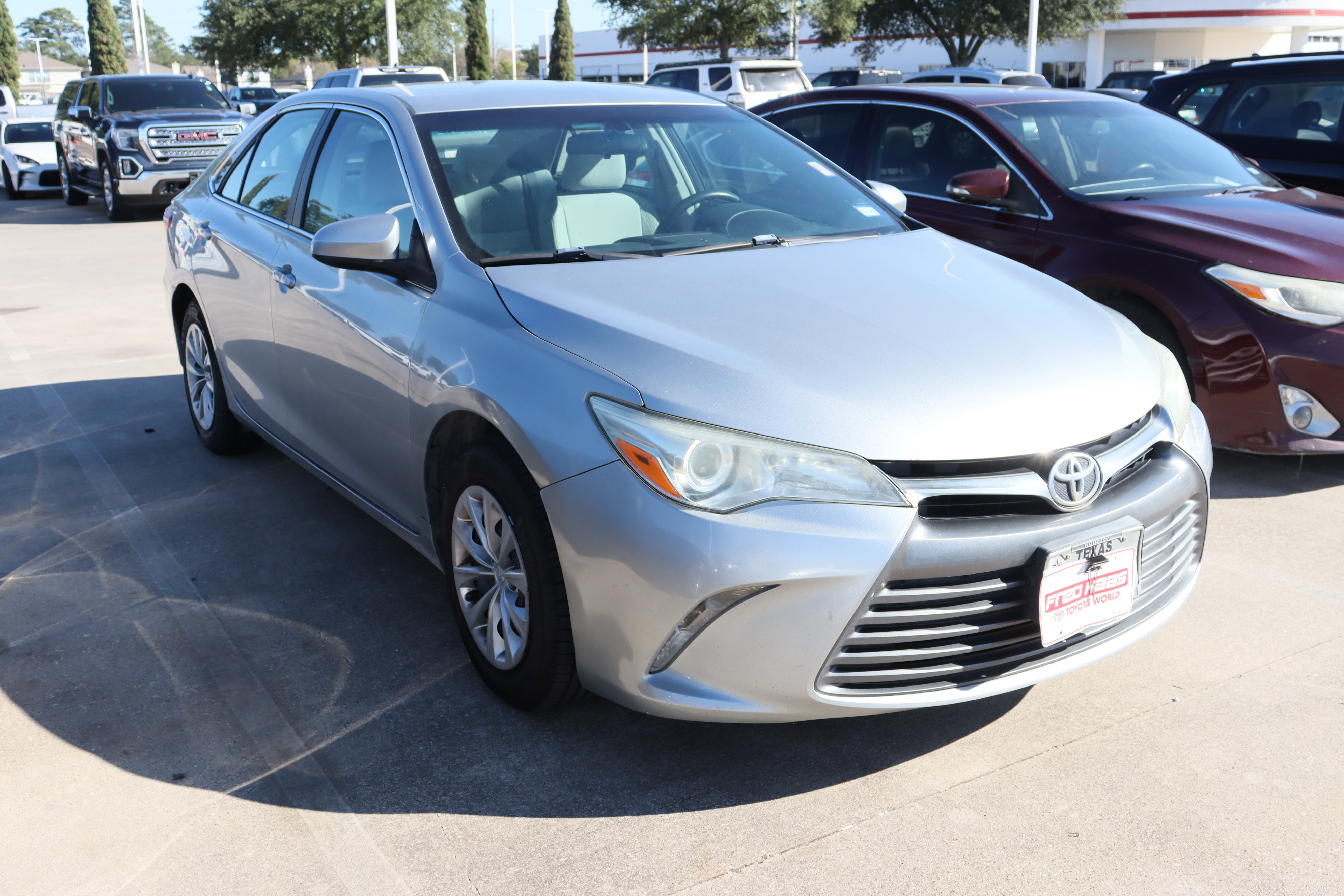 Used 2015 Toyota Camry LE image 2