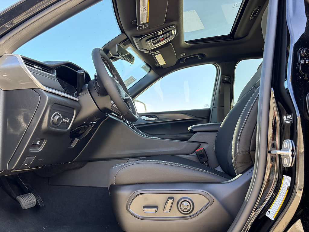 New 2026 Jeep Grand Cherokee Laredo X RWD image 13