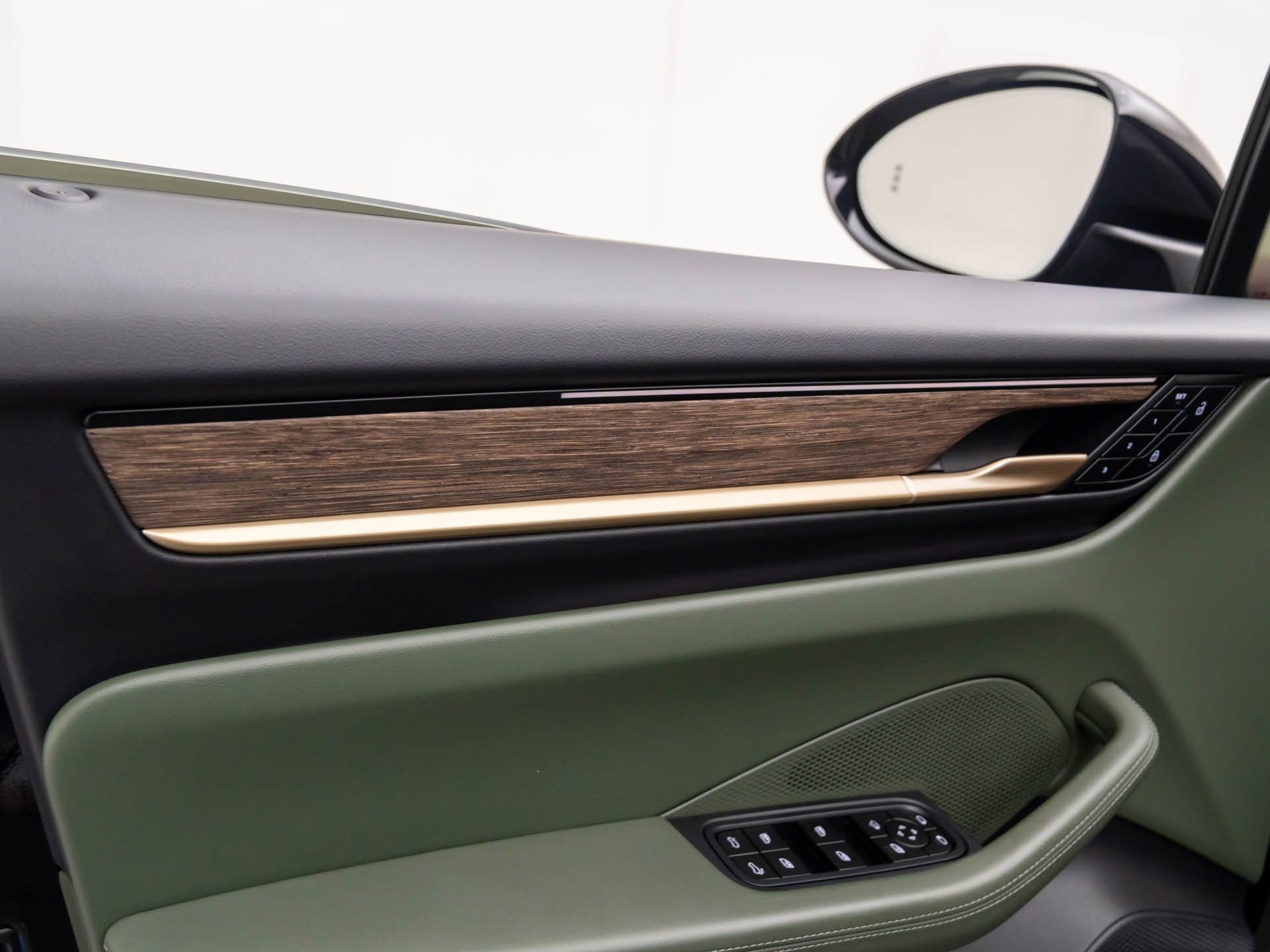 Certified 2024 Porsche Macan 4 Electric image 15