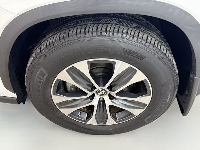 Used 2023 Toyota Highlander XLE image 33