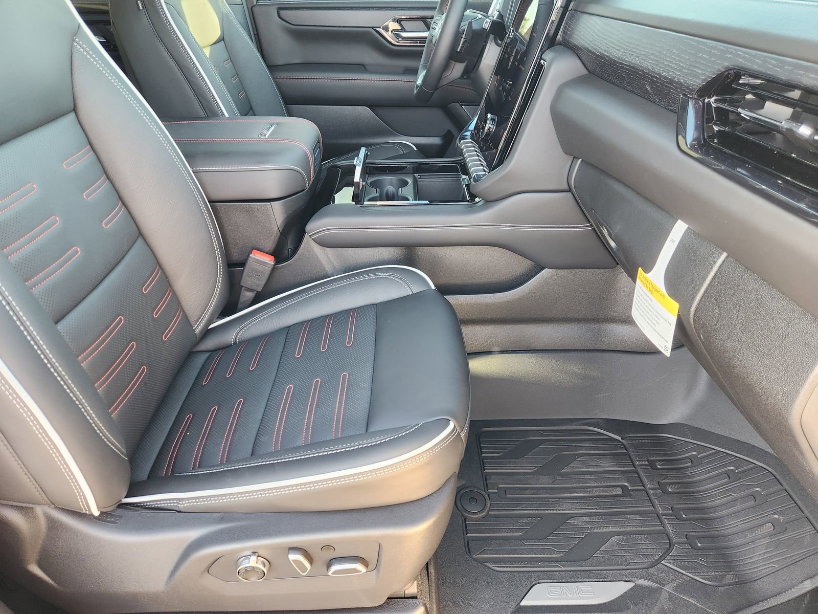 New 2026 GMC Yukon AT4 Ultimate w/ LPO, Floor Liner Package image 17