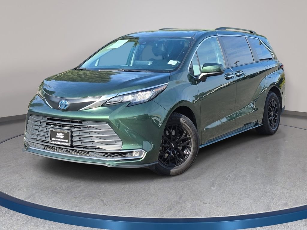 Used 2022 Toyota Sienna XLE