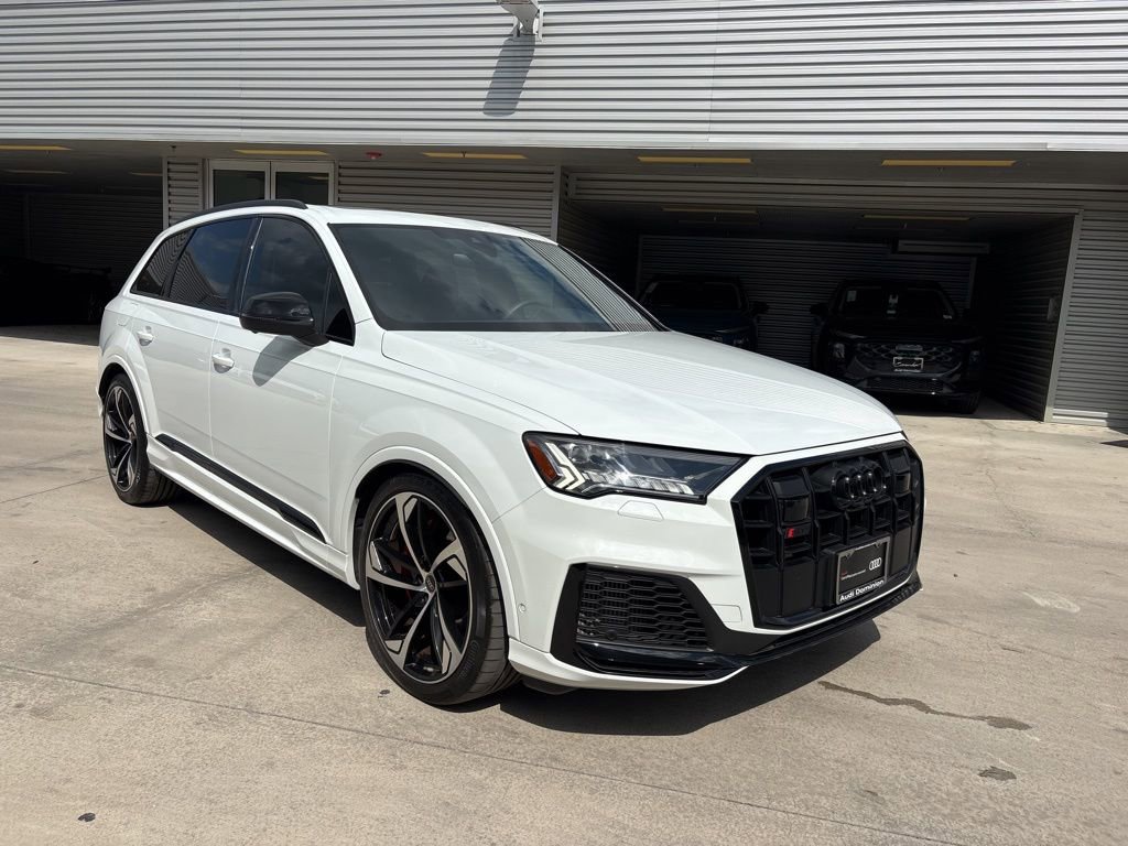 Certified 2023 Audi SQ7 Premium Plus w/ Executive Package AWD/4WD image 3