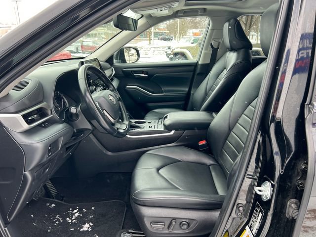 Used 2022 Toyota Highlander XLE image 4