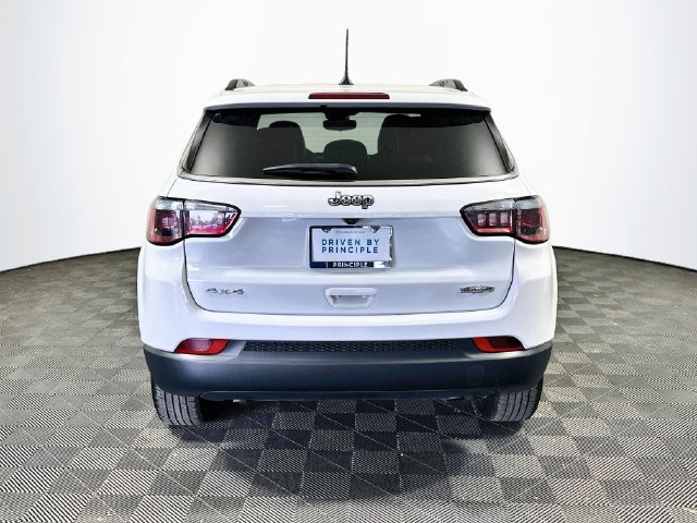 Used 2024 Jeep Compass Latitude AWD/4WD image 8