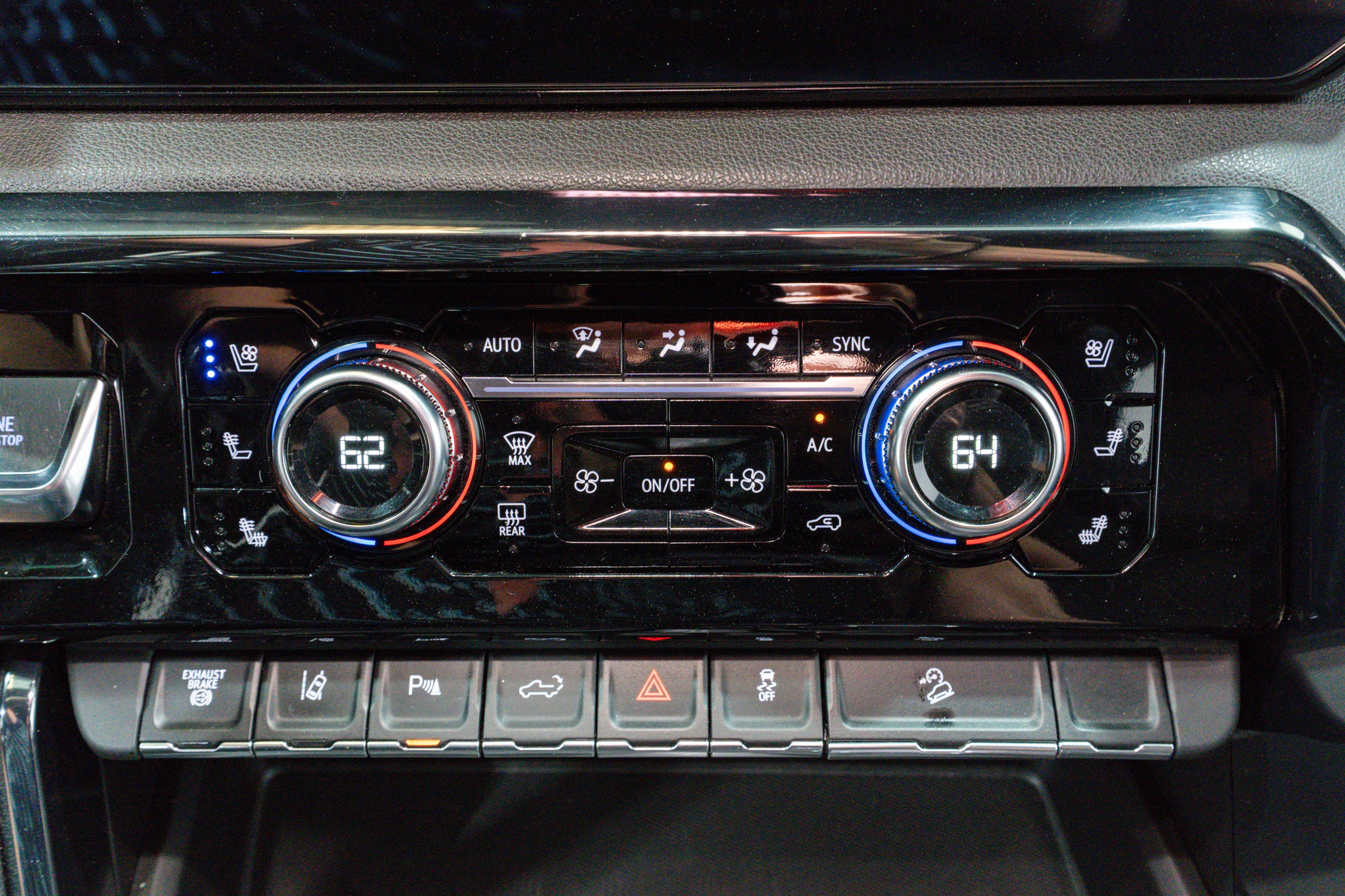 Used 2024 GMC Sierra 2500 AT4 image 26