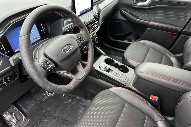 Used 2025 Ford Escape ST-Line w/ Equipment Group 301A image 4