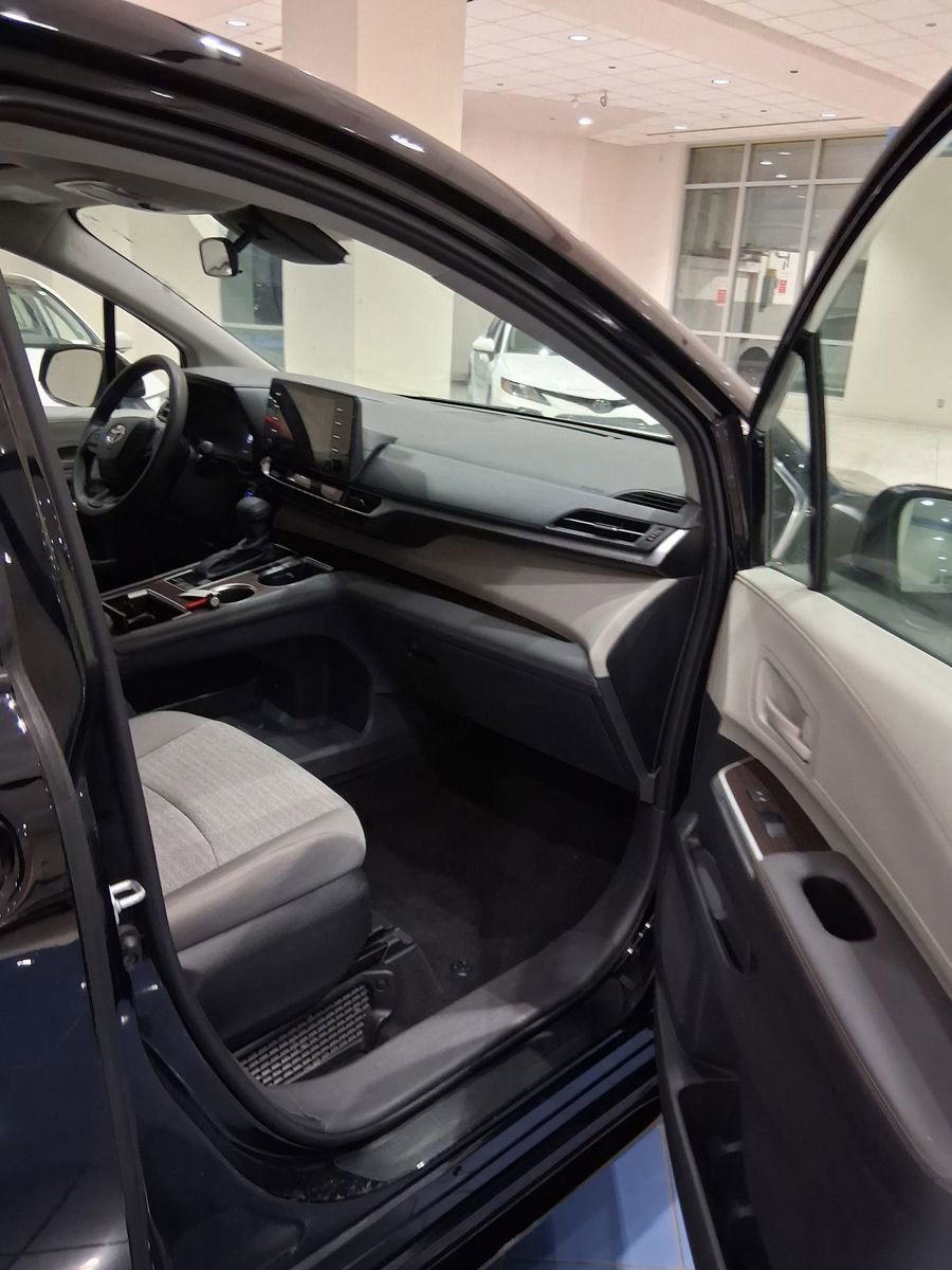 Used 2022 Toyota Sienna LE image 8