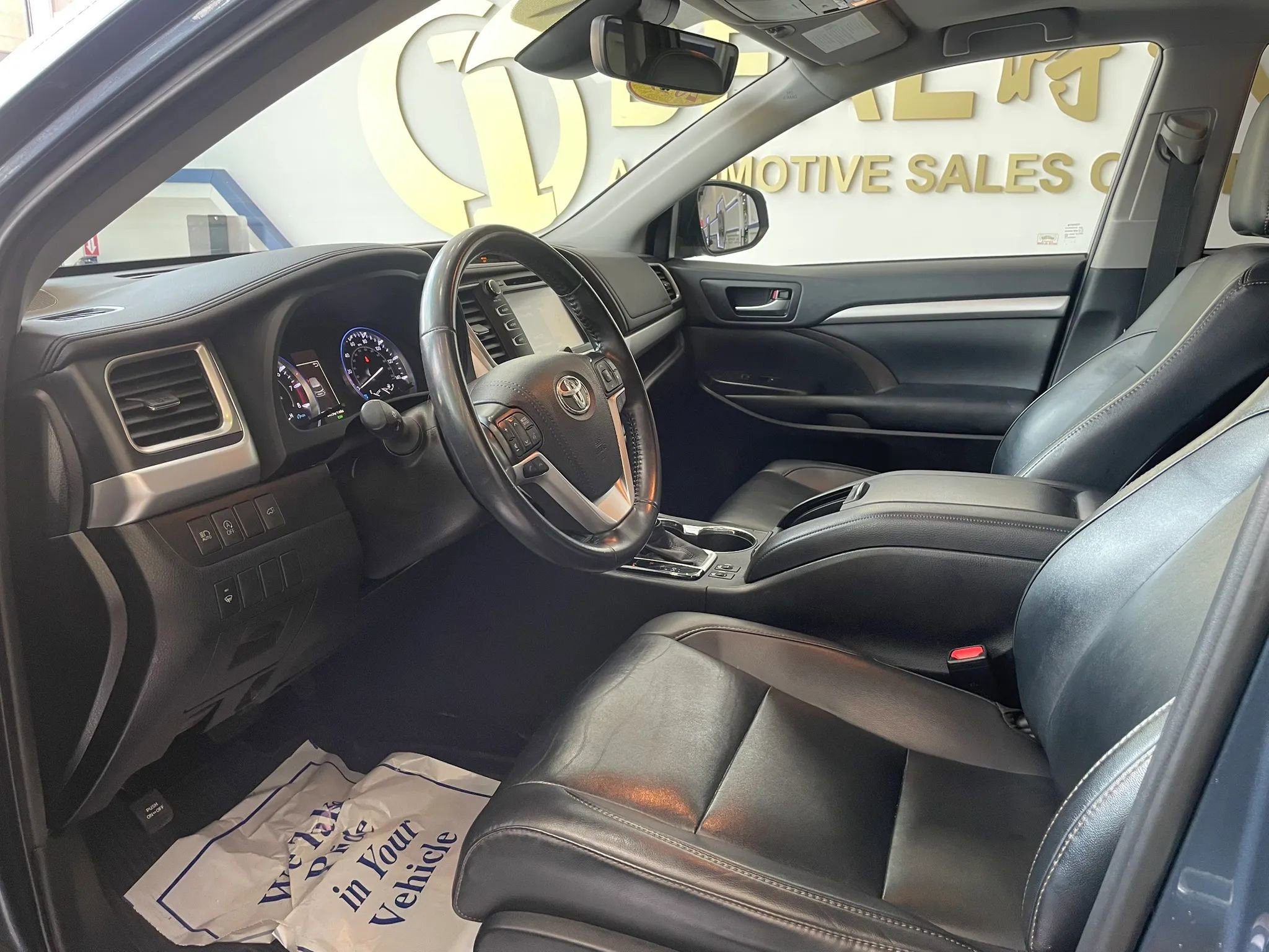 Used 2019 Toyota Highlander XLE AWD/4WD image 8