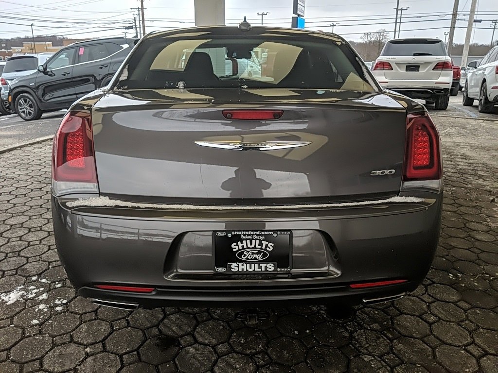 Used 2019 Chrysler 300 Touring w/ Sport Appearance Package image 6