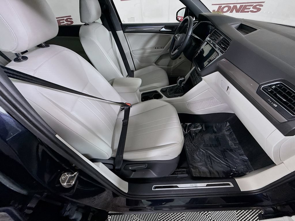 Used 2024 Volkswagen Tiguan SE R-Line AWD/4WD image 30