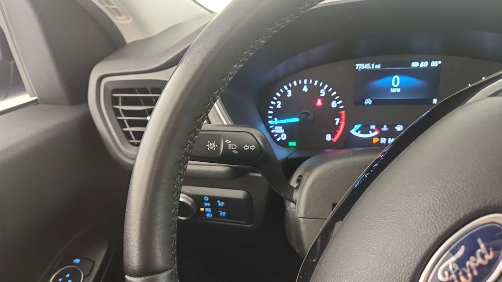 Used 2022 Ford Escape SE w/ SE Sport Appearance Package image 17