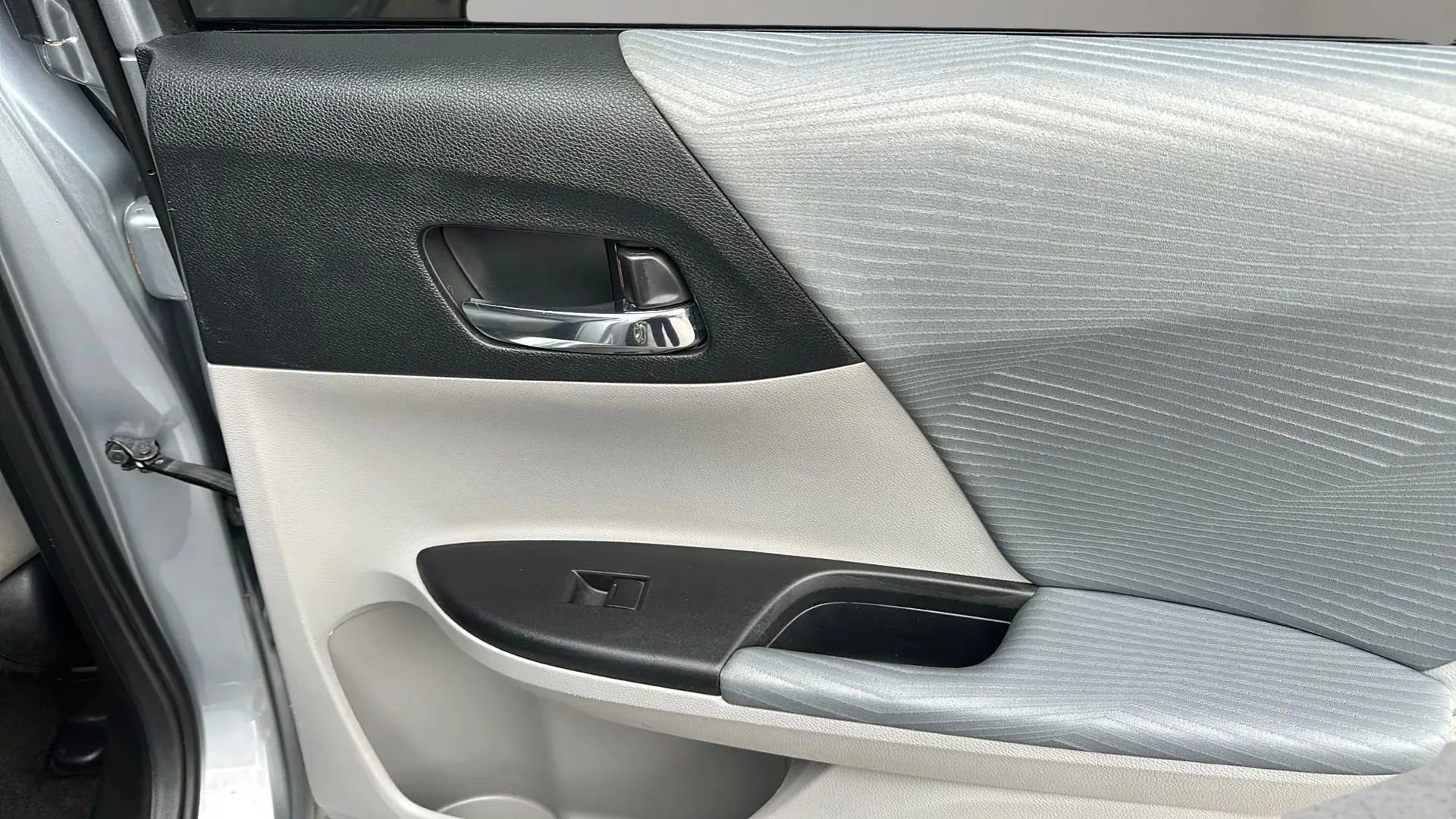 Used 2017 Honda Accord LX image 37