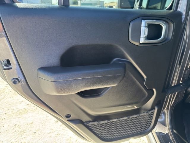 Used 2024 Jeep Wrangler Rubicon image 25