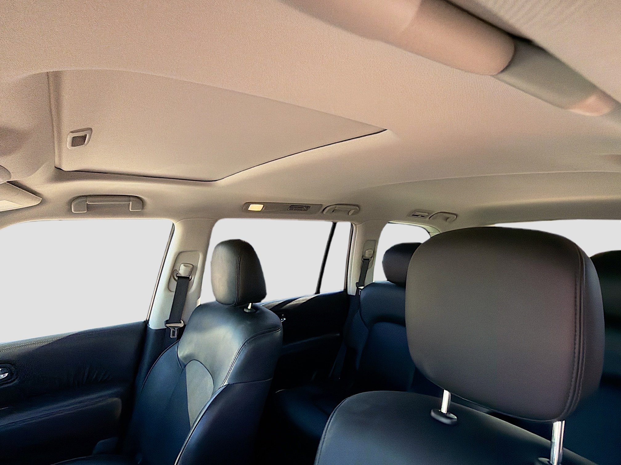 Used 2023 Nissan Armada SL w/ Captain's Chairs Package image 27