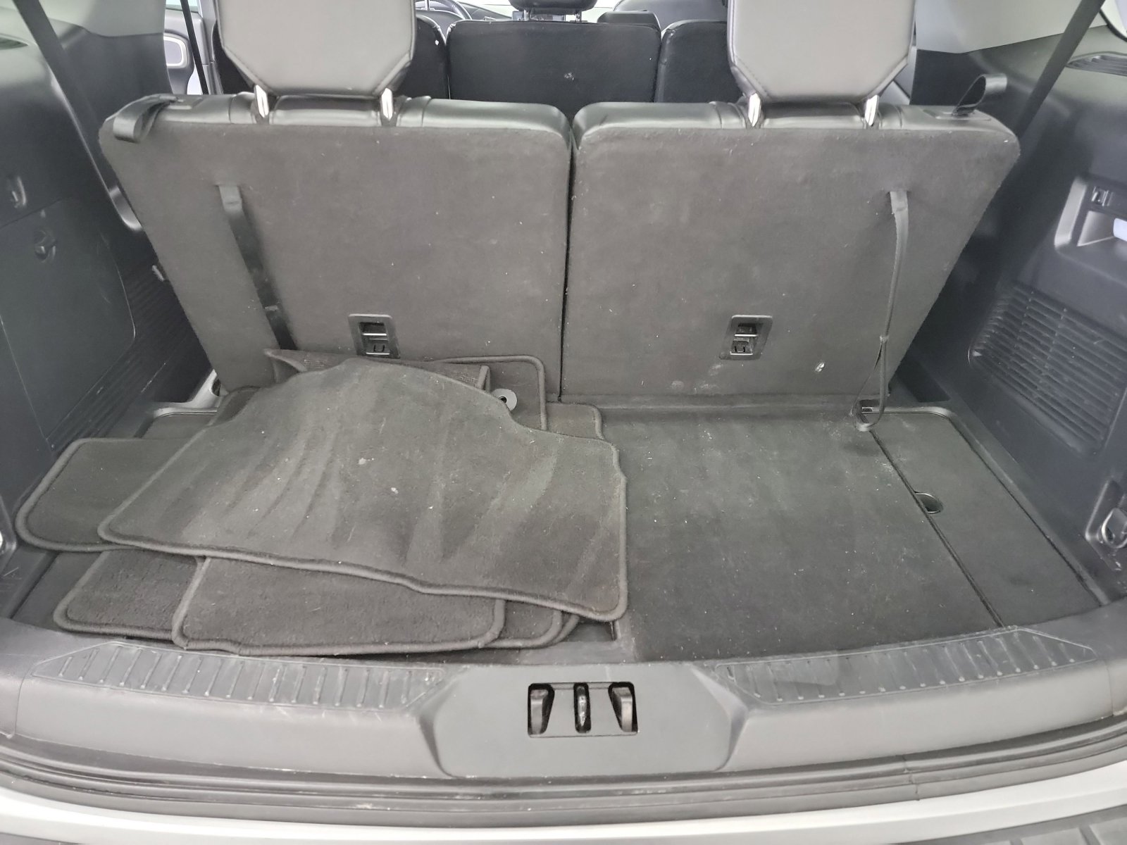 Used 2021 Ford Explorer XLT w/ Equipment Group 202A AWD/4WD image 27