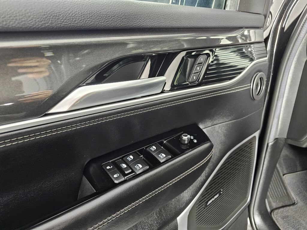 Used 2022 Jeep Wagoneer Series I AWD/4WD image 19