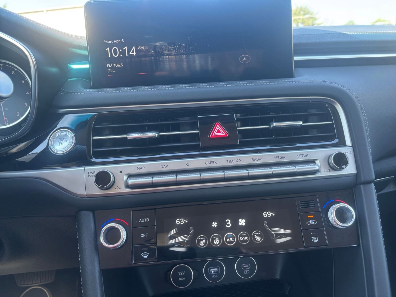 Used 2025 Genesis G70 2.5T image 17